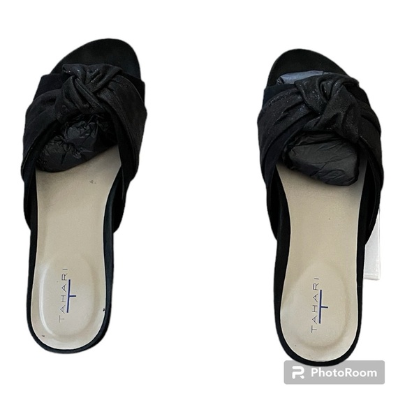 EUC Tahari black sandals size 8 in box - Picture 2 of 6